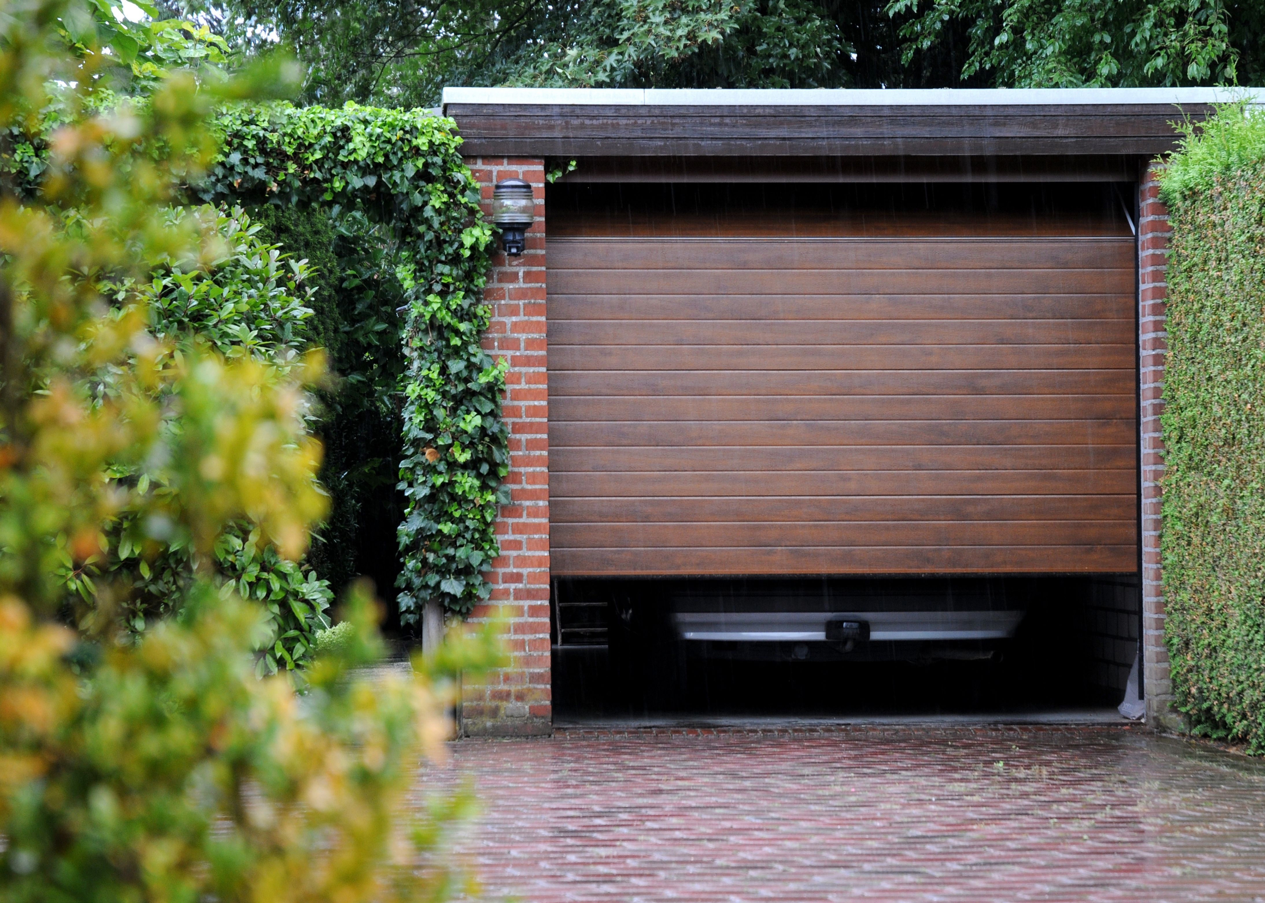 De sectionaaldeur vs. openslaande garagedeuren